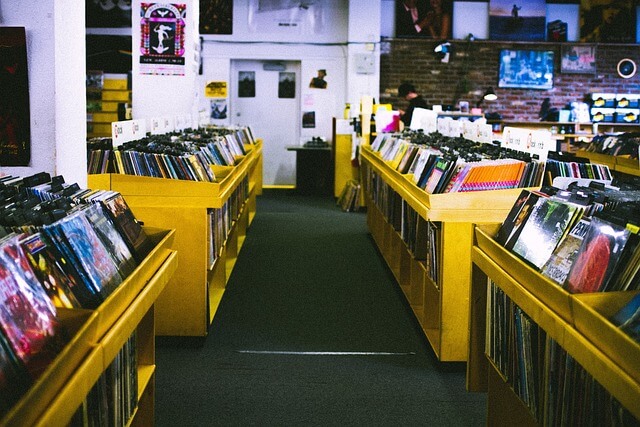 3 Environmental Changes In The K-pop Industry record store 925553 640